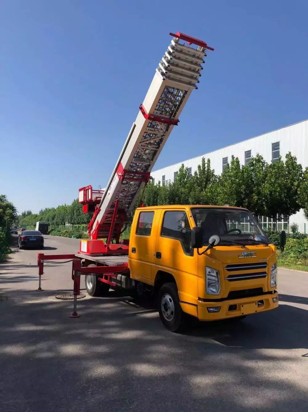 营山附近的云梯车出租服务：轻松解决高空作业需求