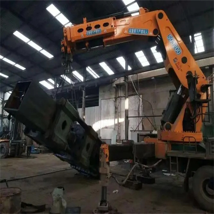 营山130吨折臂吊车出租吊机租赁附近电话